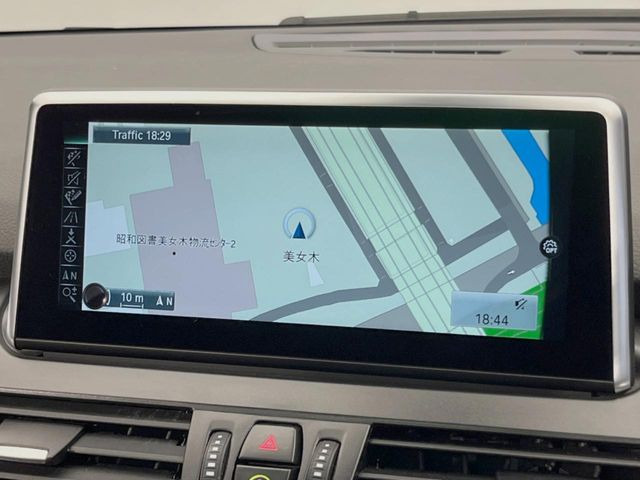 �������i�r:��̊��̂���i�r�́A����������ԓ������o���Ă���܂��B�I�[�f�B�I�@�\���[�����Ă���܂��̂ŁA�^�]�����y���߂܂���