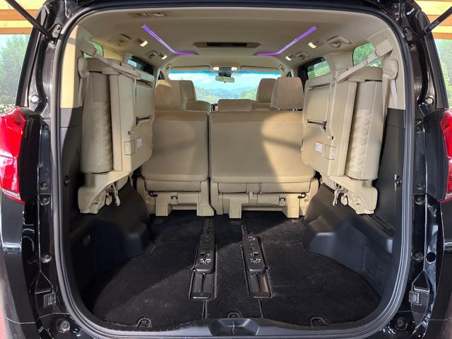 後席を格納すると、これだけの広さが!シーンに合わせたシートアレンジで、大きな荷物も積むことが出来ます♪