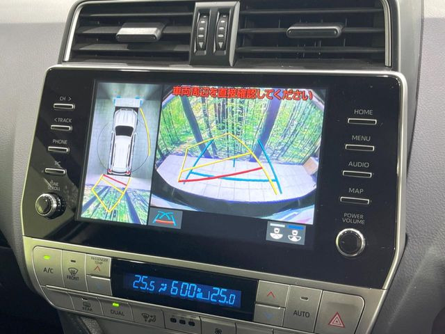 【パノラミックビューモニター】専用のカメラにより、上から見下ろしたような視点で360度クルマの周囲を確認することができます☆死角部分も確認しやすく、狭い場所での切り返しや駐車もスムーズに行えます。