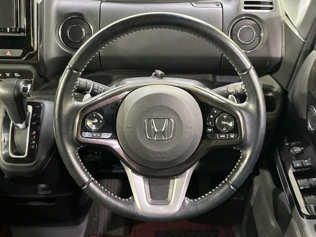 �y�����v�����X�e�A�����O�z�㎿�Ȋv���g�p���邱�ƂŁA��ɂ����������݂ƂĂ��^�]���₷���n���h���ł���