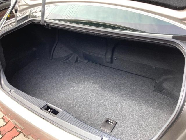 ���i�̂���������ʋ΁A���}���ɏ\���ȉ׎��X�y�[�X���m�ۂ��Ă���܂��B