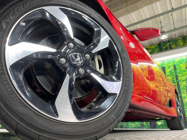 �y����16�C���`�A���~�z�C�[���z�O�ςɃ}�b�`���������A���~�z�C�[���𑕒����Ă���܂��B�e��ЊO�A���~�z�C�[����A�X�^�b�h���X�^�C�����戵�����Ă���܂��B���񂲑��k����������