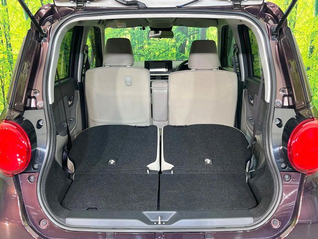 ���i�̂���������ʋ΁A���}���ɏ\���ȉ׎��X�y�[�X���m�ۂ��Ă���܂��B�Z�J���h�V�[�g��|���ƁA�傫�ȉו��̐ύڂ��\�ł���