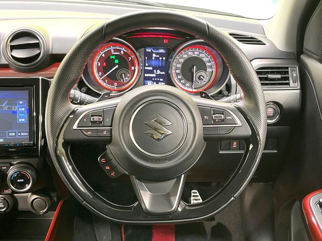 ステアリングも使用感が少なく、きれいな状態となっております♪