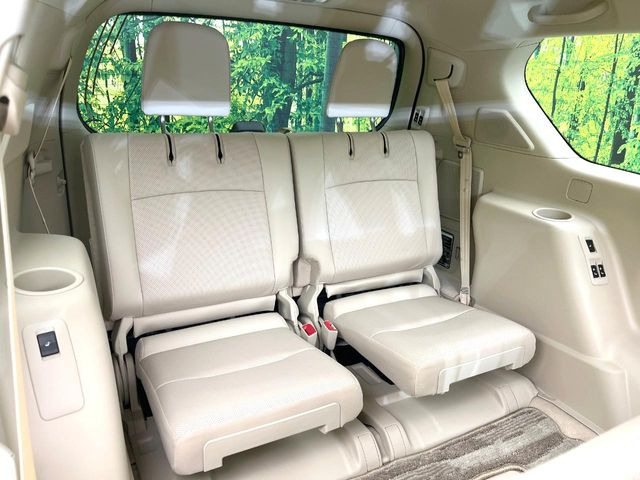 3列目シートはもちろん状態良好☆大人でもゆったりと座って頂けますので、大人数でのお出かけもラクラクです♪ご家族で、気の知れた仲間で、ドライブに行くのが楽しみですね♪