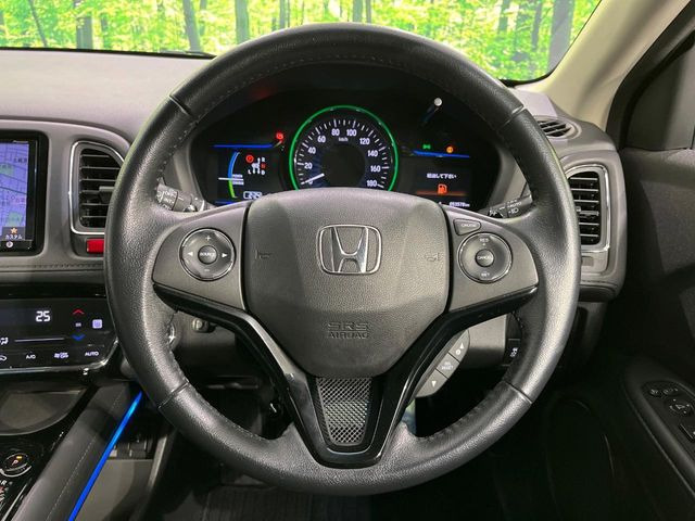 【クルーズコントロール】高速道路もラクラク走行。アクセルを離しても一定速度で走行ができ、長距離運転時の負担を軽減!加速・減速も簡単なスイッチ操作で調整できます。