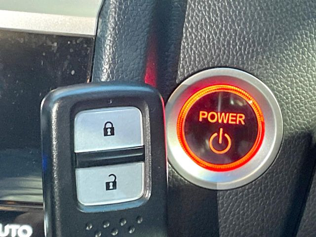 �yHonda�X�}�[�g�L�[�z�J�o����|�P�b�g�ɓ��ꂽ�܂܂ł��h�A�̎{���E�������\�ȃX�}�[�g�L�[�𑕔��B�G���W���̃I���E�I�t�����J�M�����o���K�v����������Ƃ��Ă��֗��ł���