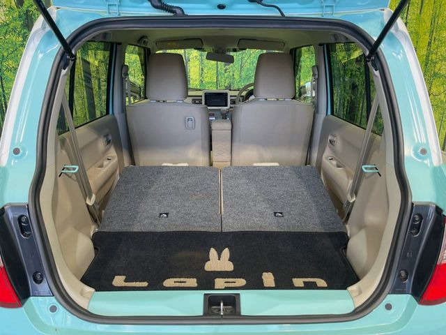 ���i�̂���������ʋ΁A���}���ɏ\���ȉ׎��X�y�[�X���m�ۂ��Ă���܂��B�Z�J���h�V�[�g��|���ƁA�傫�ȉו��̐ύڂ��\�ł���