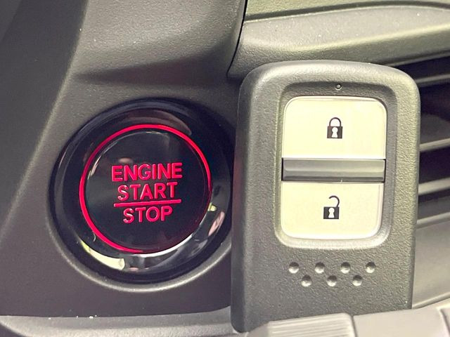 �yHonda�X�}�[�g�L�[�z�J�o����|�P�b�g�ɓ��ꂽ�܂܂ł��h�A�̎{���E�������\�ȃX�}�[�g�L�[�𑕔��B�G���W���̃I���E�I�t�����J�M�����o���K�v����������Ƃ��Ă��֗��ł���