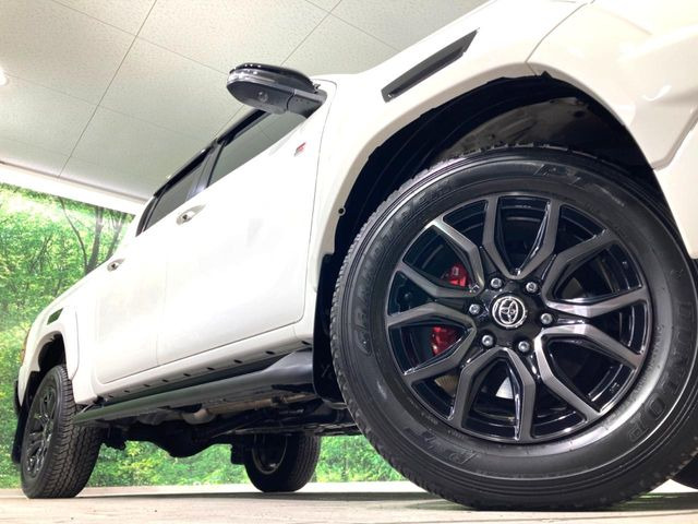 【純正18インチアルミホイール】外観にマッチした純正アルミホイールを装着しております。各種社外アルミホイールや、スタッドレスタイヤも取扱いしております。是非ご相談ください♪