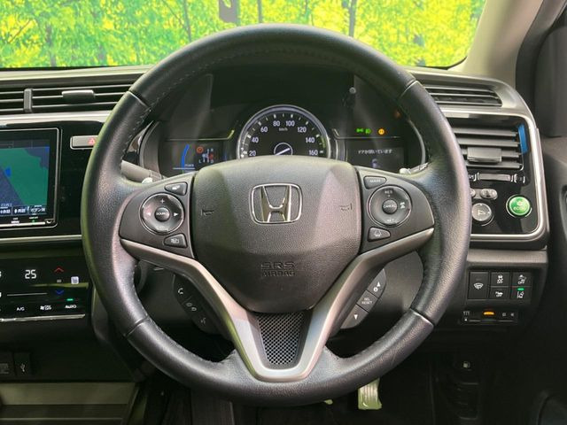 �y�����v�����X�e�A�����O�z�㎿�Ȋv���g�p���邱�ƂŁA��ɂ����������݂ƂĂ��^�]���₷���n���h���ł���