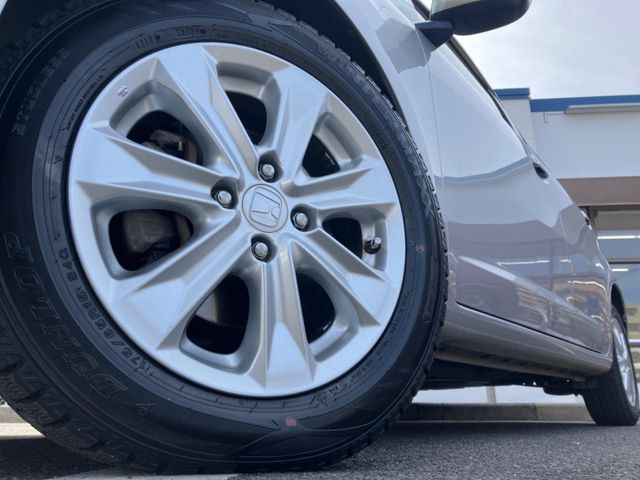 �y����15�C���`�A���~�z�C�[���z�O�ςɃ}�b�`���������A���~�z�C�[���𑕒����Ă���܂��B�e��ЊO�A���~�z�C�[����A�X�^�b�h���X�^�C�����戵�����Ă���܂��B���񂲑��k����������