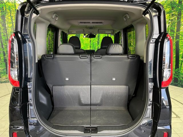 ���i�̂���������ʋ΁A���}���ɏ\���ȉ׎��X�y�[�X���m�ۂ��Ă���܂��B�Z�J���h�V�[�g��|���ƁA�傫�ȉו��̐ύڂ��\�ł���