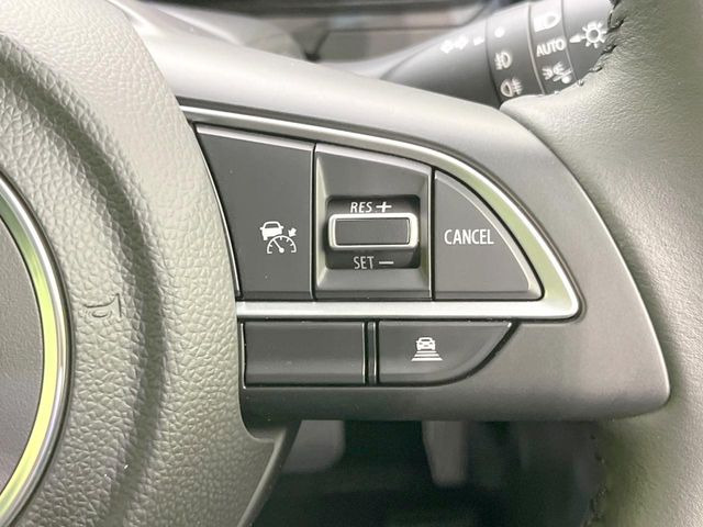 【アダプティブクルーズコントロール】高速道路での長距離走行が楽に!!自動で速度を保つクルーズコントロールが、衝突軽減システムと連携し、前方の車両を感知して車間を保つように速度調節してくれます!!