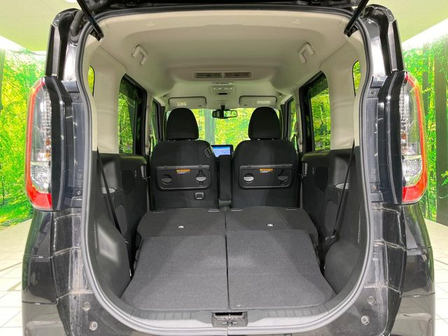 ���i�̂���������ʋ΁A���}���ɏ\���ȉ׎��X�y�[�X���m�ۂ��Ă���܂��B�Z�J���h�V�[�g��|���ƁA�傫�ȉו��̐ύڂ��\�ł���