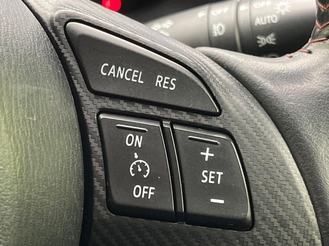 �y�N���[�Y�R���g���[���z�������H�����N���N���s�B�A�N�Z���𗣂��Ă���葬�x�ő��s���ł��A�������^�]���̕��S���y��!�����E�������ȒP�ȃX�C�b�`����Œ����ł��܂��B