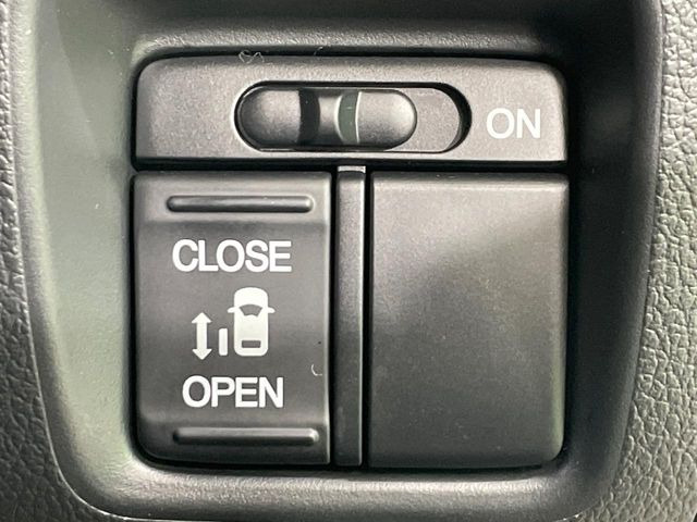 �y�p���[�X���C�h�h�A�z�X�}�[�g�L�[��^�]�Ȃ̃X�C�b�`�ŃX���C�h�h�A�̊J���\���d��������͂����ăh�A���J����K�v�������A���������q�l�ł��A�d���ו��������Ă��鎞�����N�ɊJ���߂ł��܂���