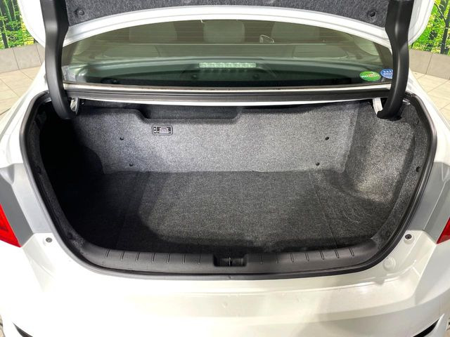 ���i�̂���������ʋ΁A���}���ɏ\���ȉ׎��X�y�[�X���m�ۂ��Ă���܂��B