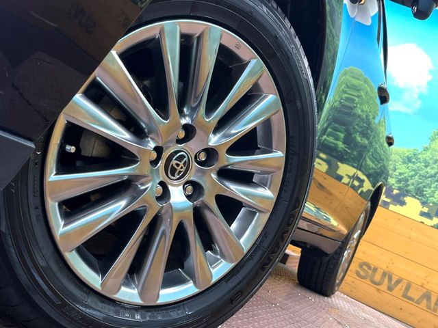 �y����18�C���`�A���~�z�C�[���z�O�ςɃ}�b�`���������A���~�z�C�[���𑕒����Ă���܂��B�e��ЊO�A���~�z�C�[����A�X�^�b�h���X�^�C�����戵�����Ă���܂��B���񂲑��k����������