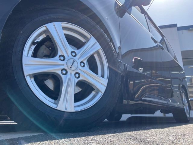 �y16�C���`�A���~�z�C�[���z�O�ςɃ}�b�`�����A���~�z�C�[���𑕒����Ă���܂��B�e��A���~�z�C�[����A�X�^�b�h���X�^�C�����戵�����Ă���܂��B���񂲑��k����������