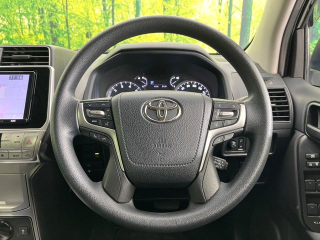 ステアリングも使用感が少なく、きれいな状態となっております♪