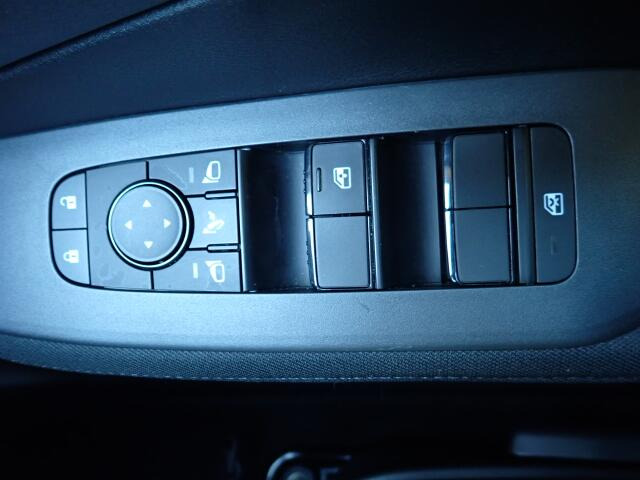 �d���i�[���h�A�~���[�E�p���[�E�B���h�E�������Ă��܂��B