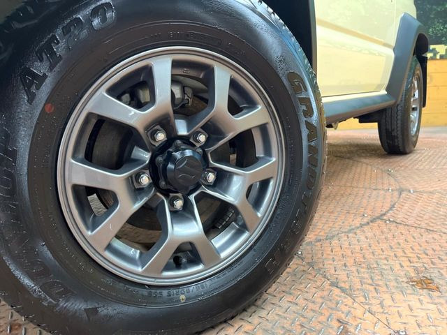 【純正15インチアルミホイール】外観にマッチした純正アルミホイールを装着しております。各種社外アルミホイールや、スタッドレスタイヤも取扱いしております。是非ご相談ください♪