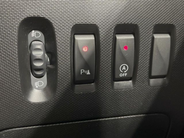 ���A�C�h�����O�X�g�b�v:�ԐM����a�؂Œ�Ԃ����ۂɃG���W�����~���A���ʂȔR���̏����}���܂��B�R��������ی�ɂȂ���@�\��G���W���̓u���[�L�𗣂��΍Ďn�����܂��B