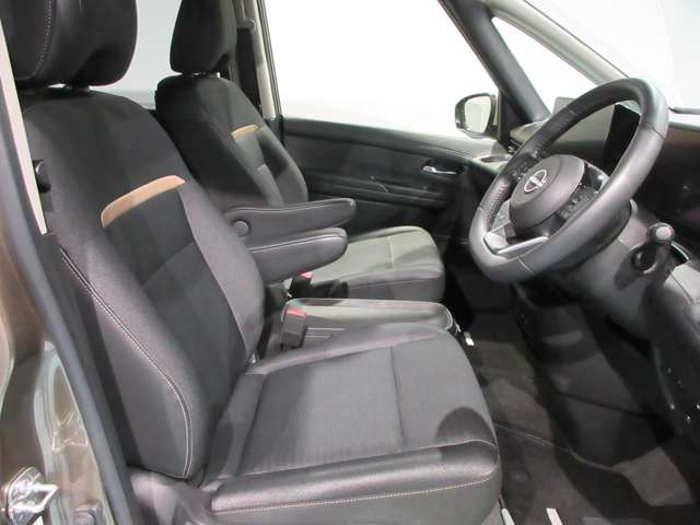 セレナ1.4 e-4ORCE ハイウェイスターV 4WD