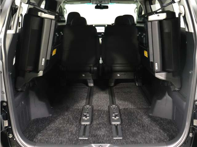 ミニバン最大級のスペース!ご家族、お友達とのキャンプやバーベキューほか、お仕事でも十分な容量が有ります!