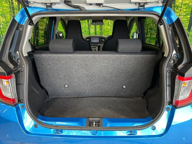 ���i�̂���������ʋ΁A���}���ɏ\���ȉ׎��X�y�[�X���m�ۂ��Ă���܂��B�Z�J���h�V�[�g��|���ƁA�傫�ȉו��̐ύڂ��\�ł���