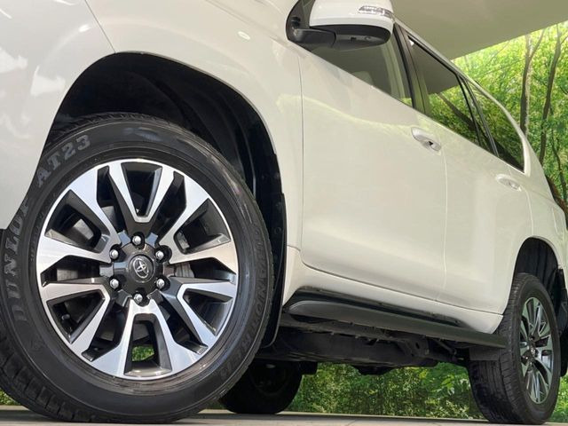 【純正アルミホイール】外観にマッチした純正アルミホイールを装着しております。各種社外アルミホイールや、スタッドレスタイヤも取扱いしております。是非ご相談ください♪