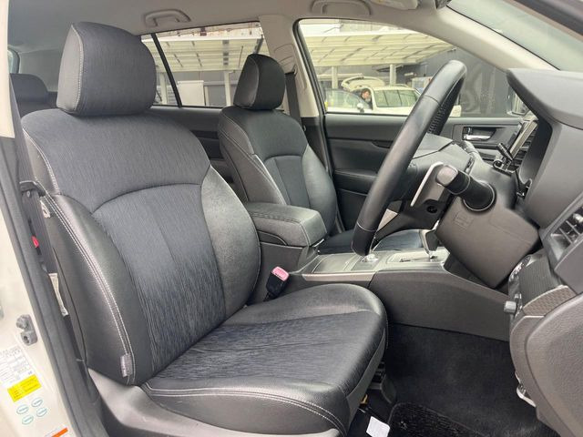 �y�n�[�t���U�[�V�[�g�z�������ƍ���S�n�𗼗������l�C�̃V�[�g���w�ʁE���ʂ̃t�@�u���b�N�f�ނ́A�ʋC���̗ǂ��⊊��ɂ����ɗD��Ă��܂��B�C���╞���ɍ��E���ꂸ���K�ɂ���肢�������܂��B