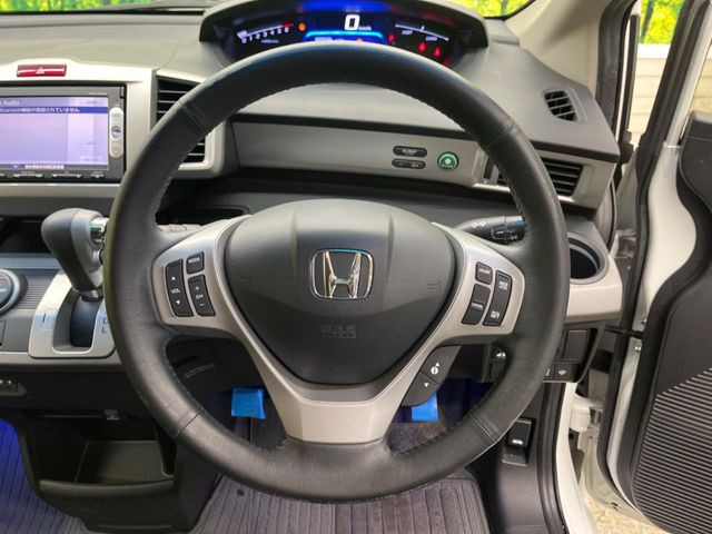 �y�����v�����X�e�A�����O�z�㎿�Ȋv���g�p���邱�ƂŁA��ɂ����������݂ƂĂ��^�]���₷���n���h���ł���