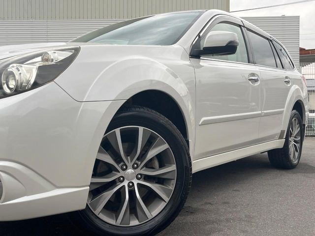 �y����18�C���`�A���~�z�C�[���z�O�ςɃ}�b�`���������A���~�z�C�[���𑕒����Ă���܂��B�e��ЊO�A���~�z�C�[����A�X�^�b�h���X�^�C�����戵�����Ă���܂��B���񂲑��k����������