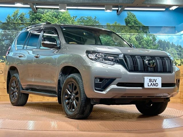 高透明度のガラス皮膜で撥水はもちろん、上質なツヤ・光沢を実現。紫外線や酸性雨から大切な愛車を保護し、色あせ・劣化を防止。「弾スプラッシュコート」、「弾プリミッサコート」からお選びいただけます。