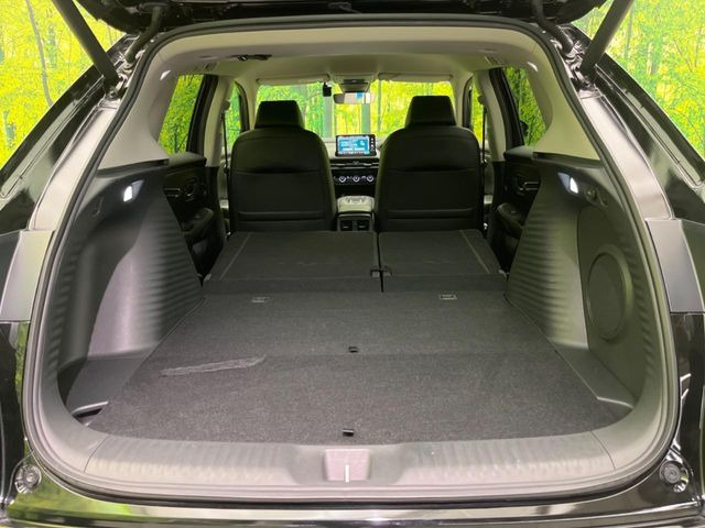 ���i�̂���������ʋ΁A���}���ɏ\���ȉ׎��X�y�[�X���m�ۂ��Ă���܂��B�Z�J���h�V�[�g��|���ƁA�傫�ȉו��̐ύڂ��\�ł���