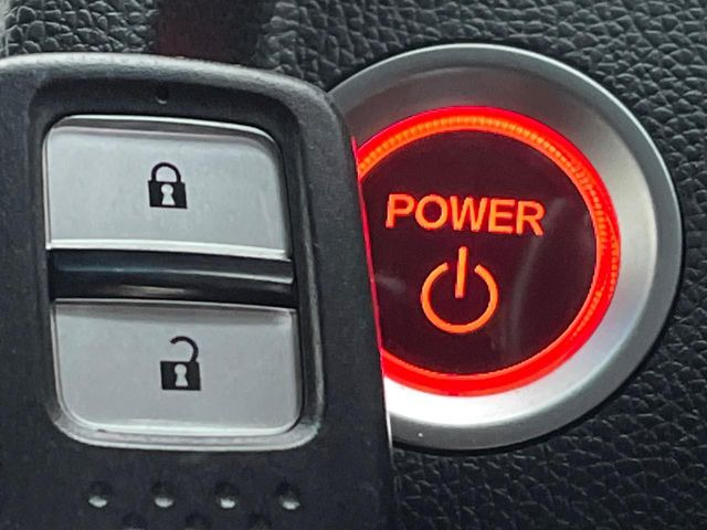 �yHonda�X�}�[�g�L�[�z�J�o����|�P�b�g�ɓ��ꂽ�܂܂ł��h�A�̎{���E�������\�ȃX�}�[�g�L�[�𑕔��B�G���W���̃I���E�I�t�����J�M�����o���K�v����������Ƃ��Ă��֗��ł���