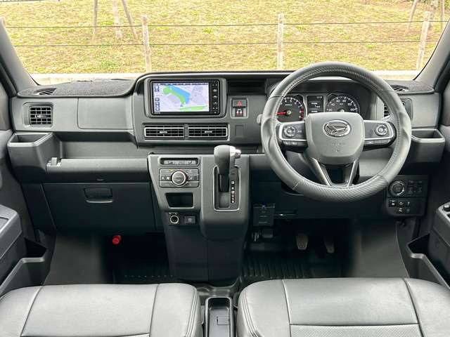 全車試乗可能です。大きな展示場内を実際に運転してみて下さい。実際に乗ってみてこれからのカーライフを想像してください♪