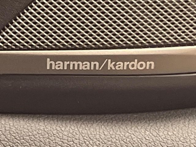 ��harman/kardon�T�E���h�V�X�e��:�I�[�f�B�I��僁�[�J�[����|����v���~�A���X�s�[�J�[�𑕔��B�����̃X�s�[�J�[����A���̗������܂ŕ����鍂�i���ȉ��y�����y���݂��������܂��B