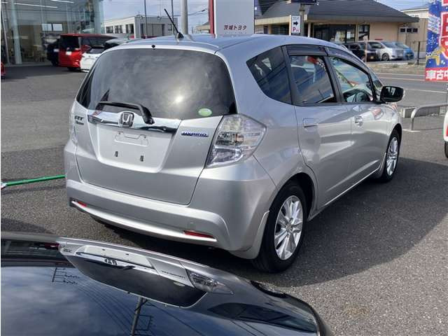 フィットハイブリッド1.3 10th アニバーサリー