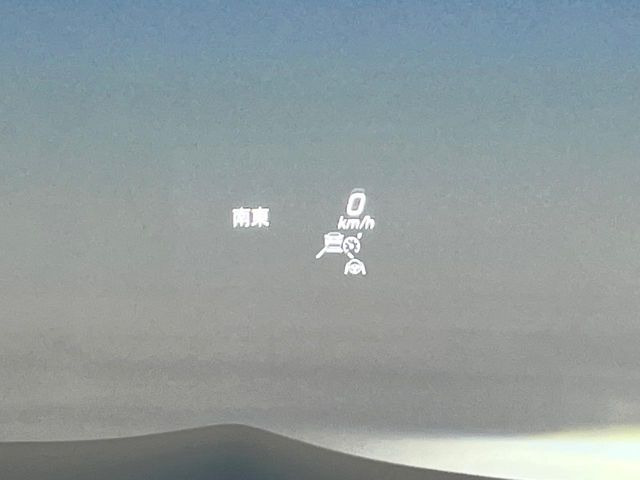 ���w�b�h�A�b�v�f�B�X�v���C:���݂̑��x�⑖�s�����f�W�^���\���ŉ^�]�ȑO���̃K���X�ɓ��e!�^�]���A���������炳���K�v�ȏ����m�F�ł���̂łƂ��Ă��֗��ň��S!