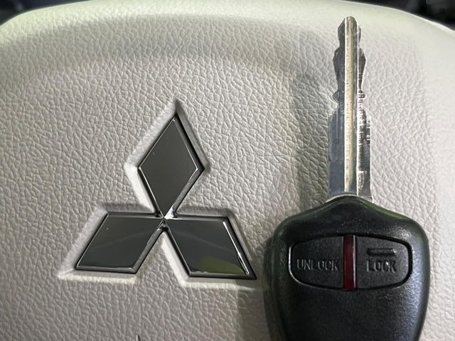 �y�I�y���[�V�����L�[�z�J�o����|�P�b�g�ɓ��ꂽ�܂܂ł��h�A�̎{���E�������\�ȃX�}�[�g�L�[�𑕔��B�G���W���̃I���E�I�t�����J�M�����o���K�v����������Ƃ��Ă��֗��ł���