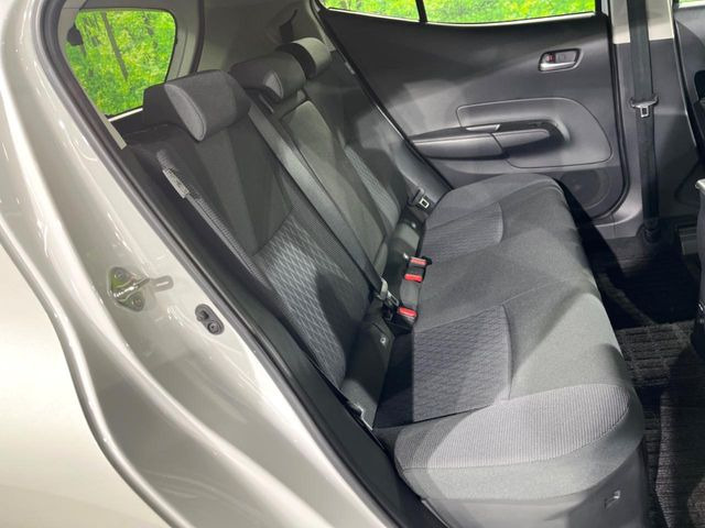 �R���p�N�g�J�[�ł����A�Z�J���h�V�[�g�͏\���ȍL����������K�ɂ���肢�������܂���V�[�g��|���đ傫�ȉו���ς񂾂�ƁA�p�r�̕����L��1��ł��B