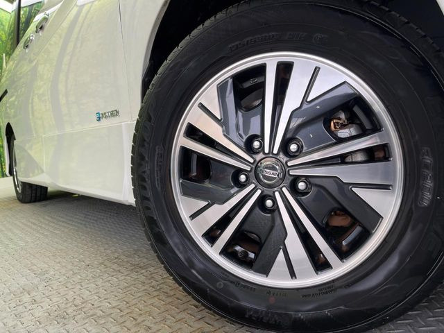 �y����15�C���`�A���~�z�C�[���z�O�ςɃ}�b�`���������A���~�z�C�[���𑕒����Ă���܂��B�e��ЊO�A���~�z�C�[����A�X�^�b�h���X�^�C�����戵�����Ă���܂��B���񂲑��k����������