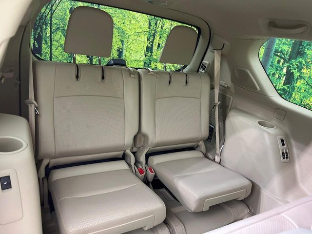 3列目シートはもちろん状態良好☆大人でもゆったりと座って頂けますので、大人数でのお出かけもラクラクです♪ご家族で、気の知れた仲間で、ドライブに行くのが楽しみですね♪