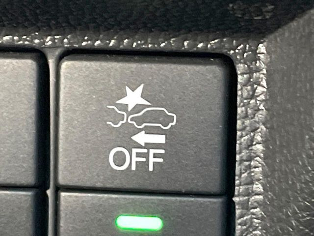 �y�z���_�Z���V���O�z���s���ɑO���̎ԗ�����F�����A�Փ˂������Ȏ��͌x��ƃu���[�L�ŏՓˉ���Ɣ�Q�y�����A�V�X�g�B�����S�Ƀh���C�u�����y���݂��������܂��B