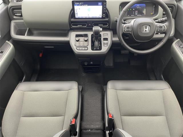 フリード1.5 e:HEV クロスター