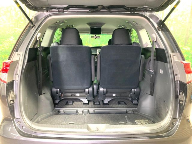 ���i�̂���������ʋ΁A���}���ɏ\���ȉ׎��X�y�[�X���m�ۂ��Ă���܂��B�Z�J���h�V�[�g��|���ƁA�傫�ȉו��̐ύڂ��\�ł���