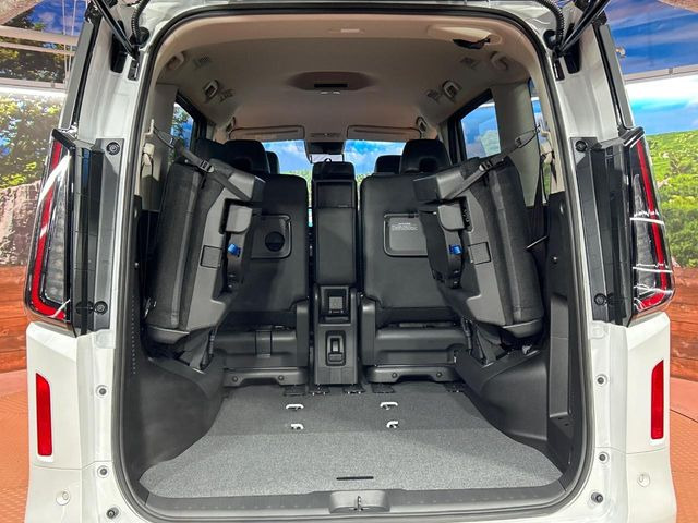 ���i�̂���������ʋ΁A���}���ɏ\���ȉ׎��X�y�[�X���m�ۂ��Ă���܂��B�Z�J���h�V�[�g��|���ƁA�傫�ȉו��̐ύڂ��\�ł���